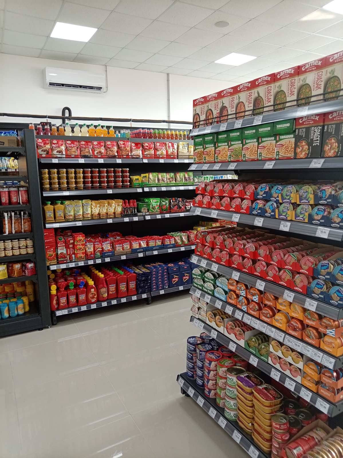 Nicoll-Market8-05