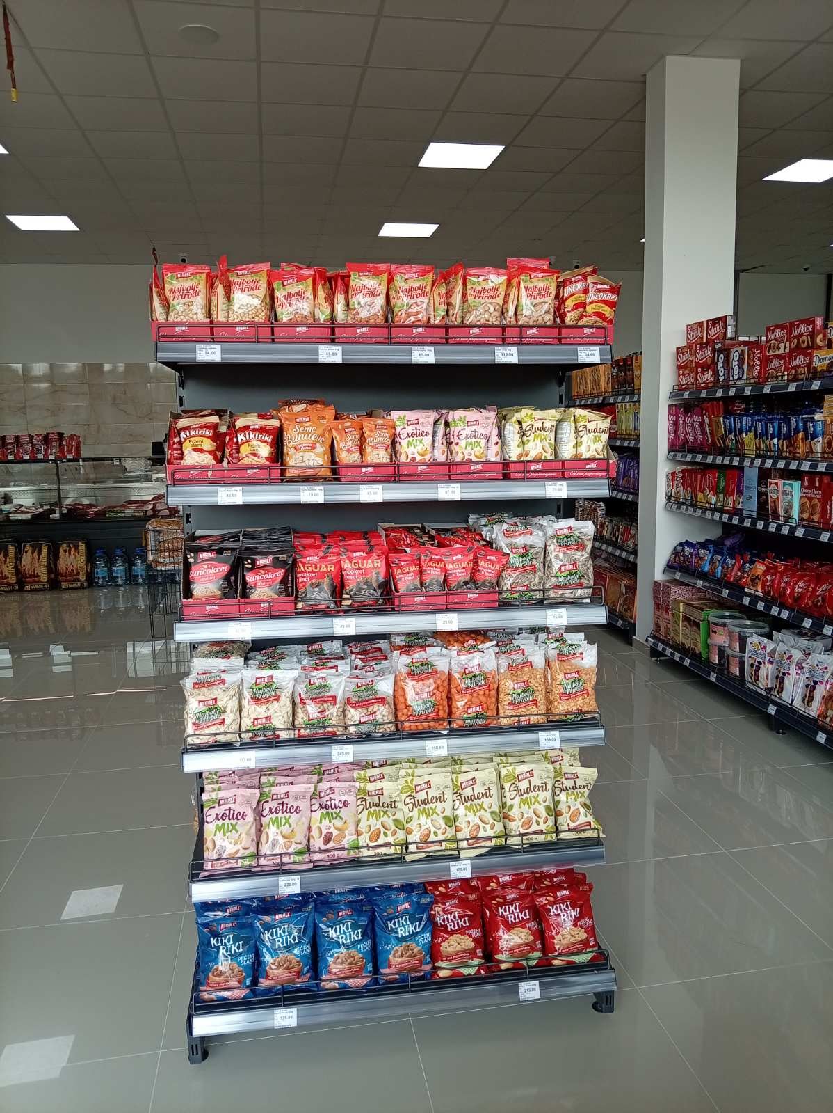 Nicoll-Market8-25